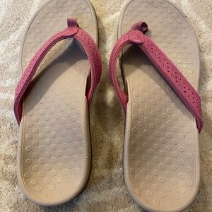 Pink Vionic size 9 Sandals with arch support